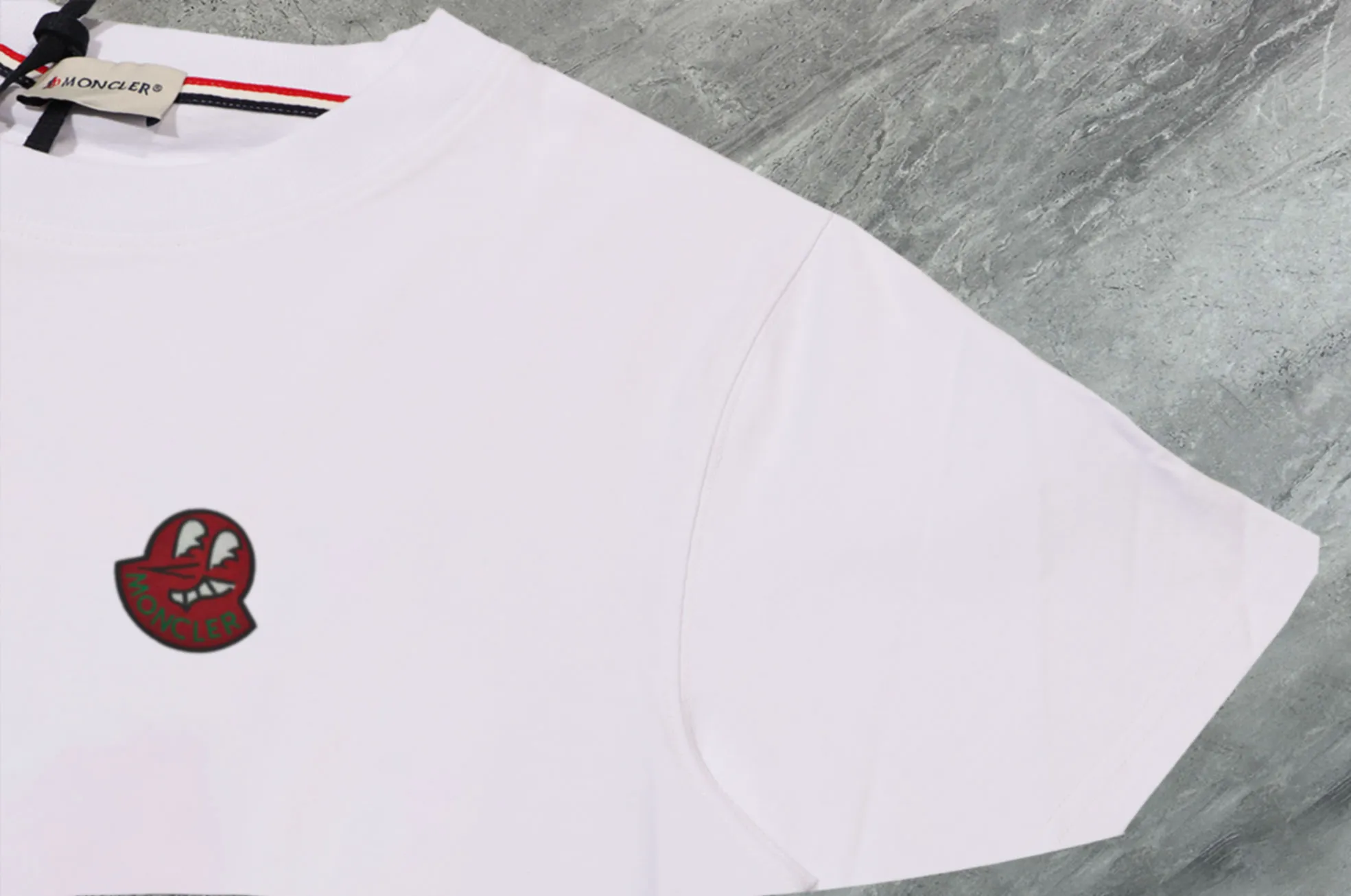 《 》 《Moncler~ 》2025New Arrival Quality T , Versatile Quality ！ ‼ 32 250G ‼ ， ， ， ， T 🤪 Sizes：S-M-L-XL-2XL ：Black，White， Same Style